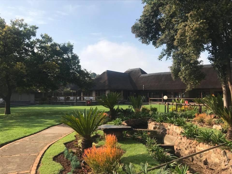 Nkanga Lodge Accommodation & Venue ケンプトンパーク エクステリア 写真